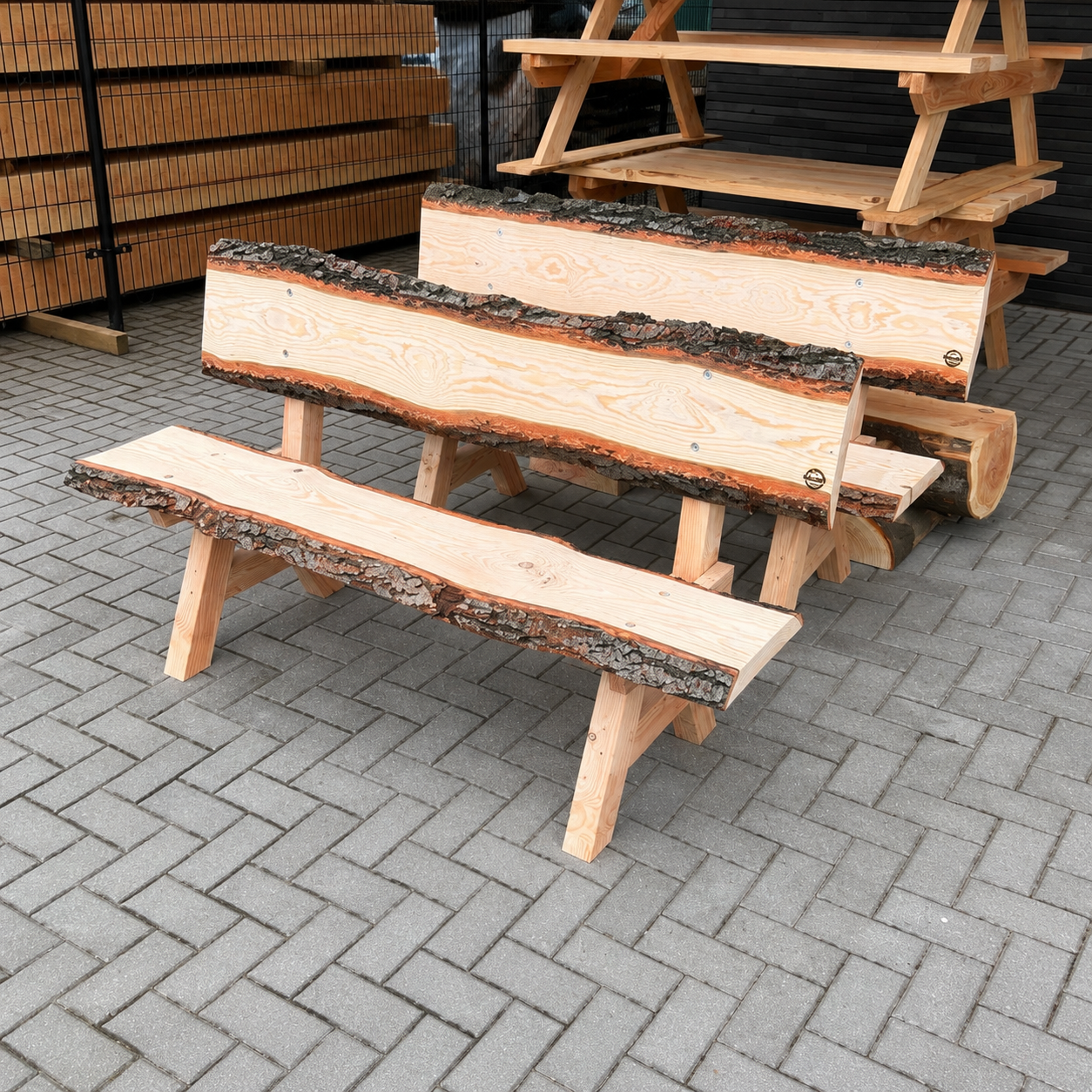 Holzbank
